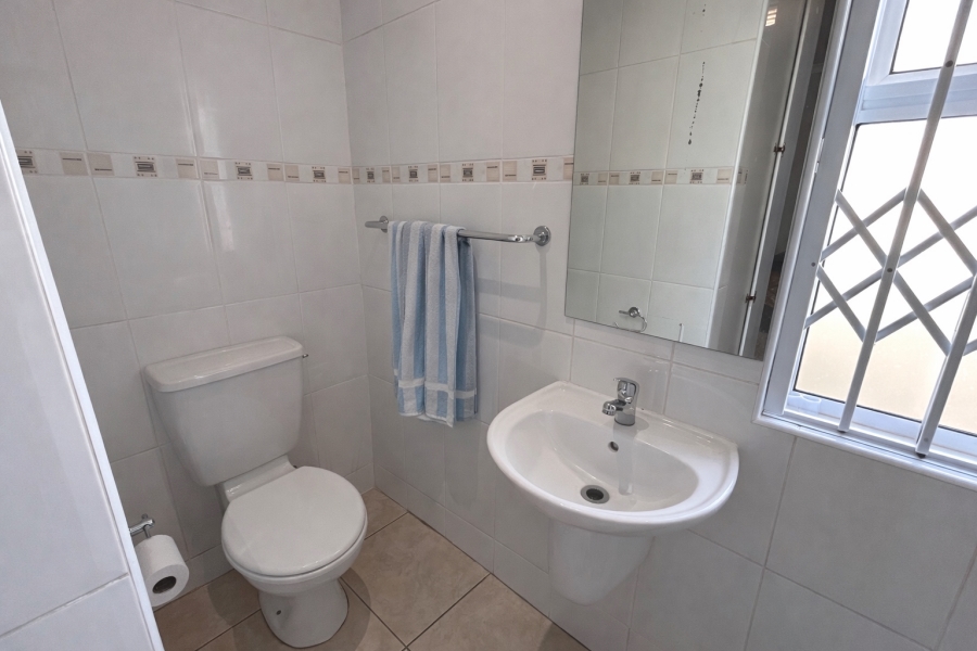 To Let 2 Bedroom Property for Rent in Sunningdale Western Cape